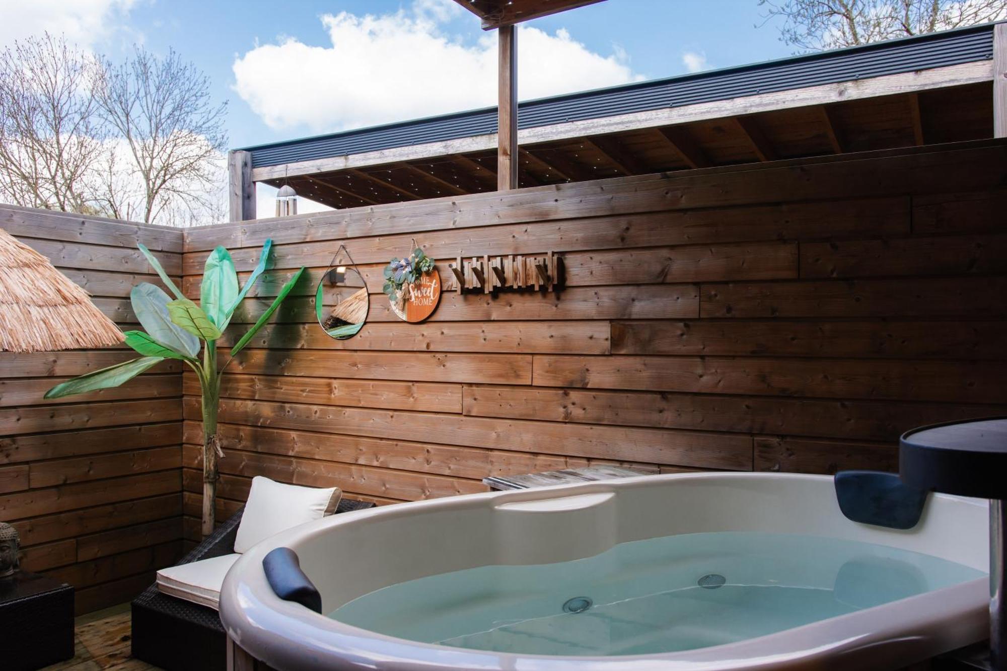 Maison D'Hote Les Notes Endormies Suite Le Refuge Walcourt Exterior photo